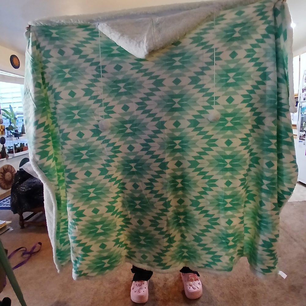 Green Geometric Pattern Hooded Blanket